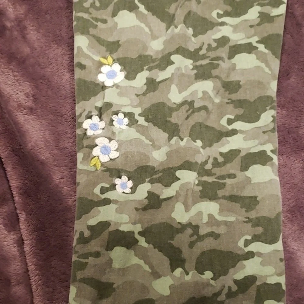 Children's Place Capri's‎ Size 14 Camo with Flowers